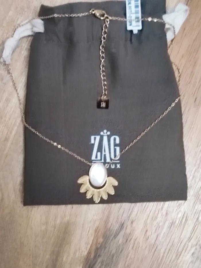 📿 Amulette collier inspiration égyptienne 🪔 en acier doré à l'or fin avec de la nacre - photo numéro 2