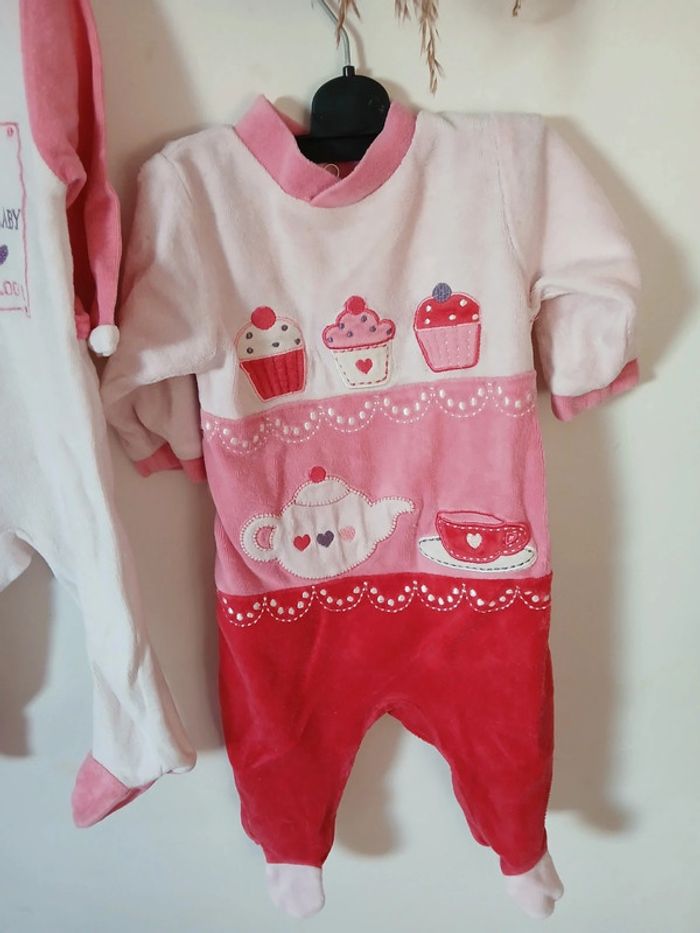 2 pyjamas - photo numéro 2