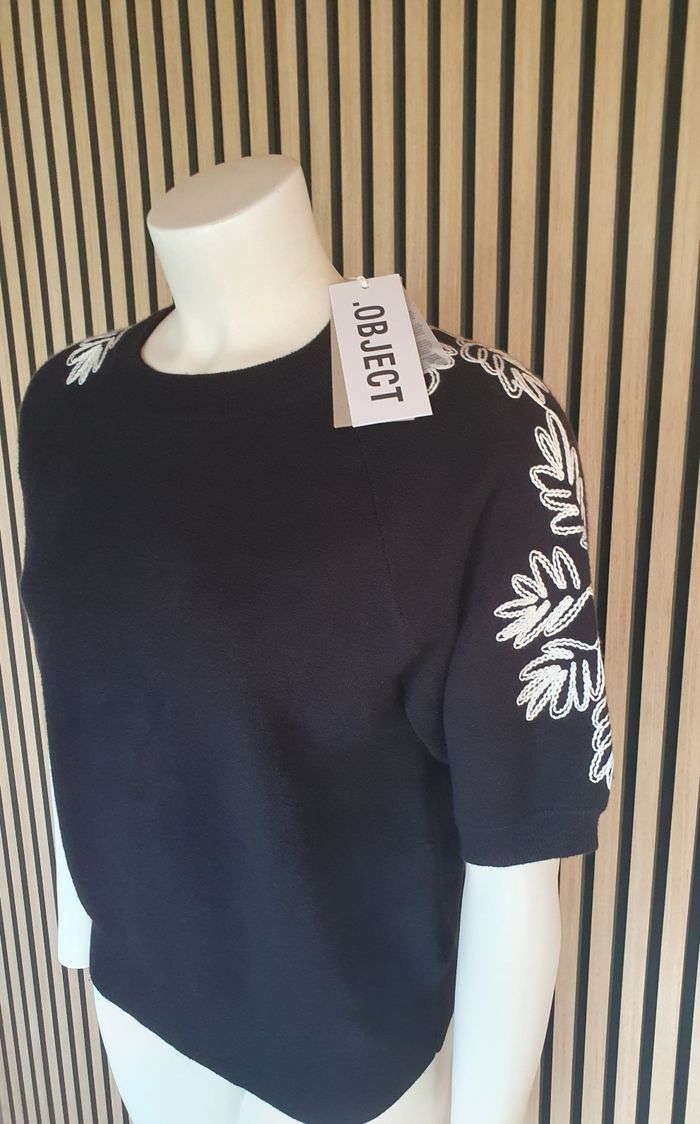 Splendide pull à manches courtes Object 🖤 - photo numéro 3