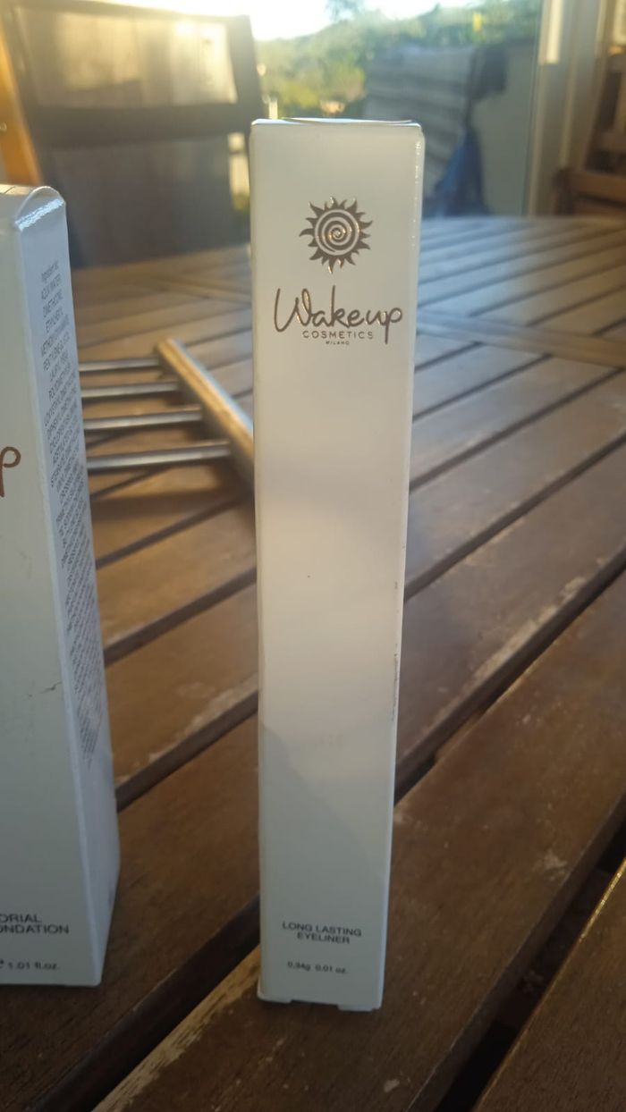 Lot de 4 cosmétiques Wake Up Rouge, Blush, Eyeliner et crème - photo numéro 8
