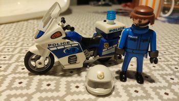 Moto de policier avec gyrophare PLAYMOBIL complet sans boîte
