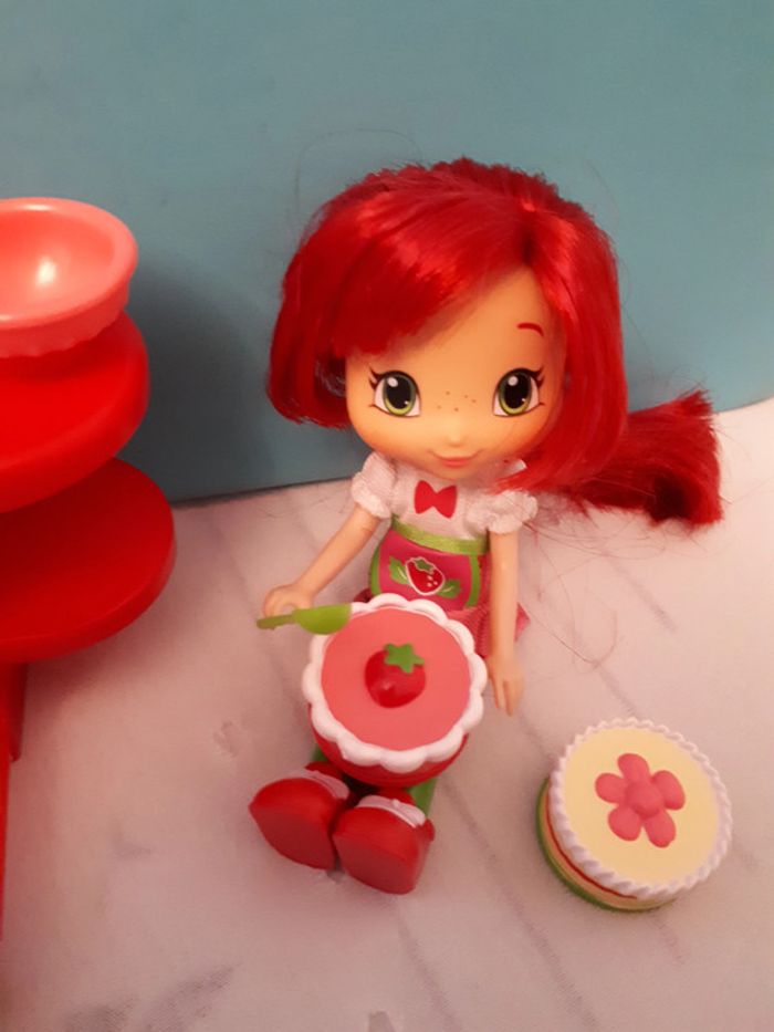 Poupée Charlotte aux fraises et son fraisie café - photo numéro 5