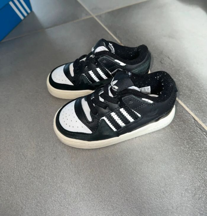 Basket adidas T.22 - photo numéro 2