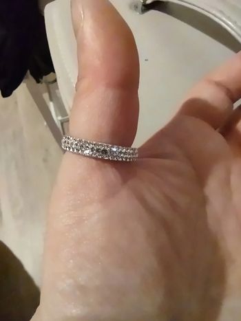 Bague doré avec pierres zircons