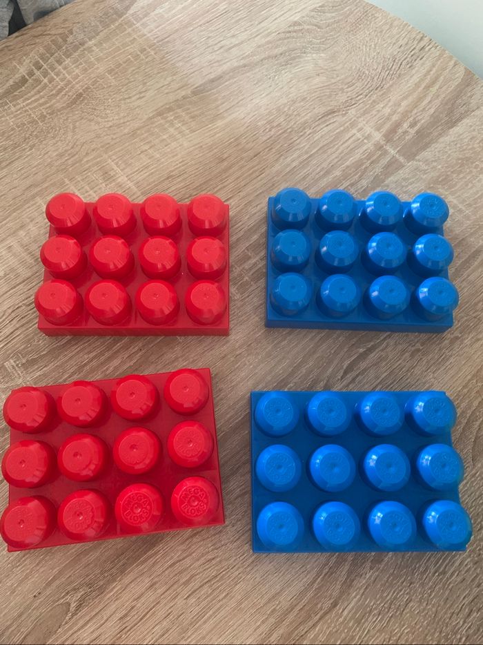 148 pièces de construction Méga Bloks + 2  véhicules + 1 personnage - photo numéro 2