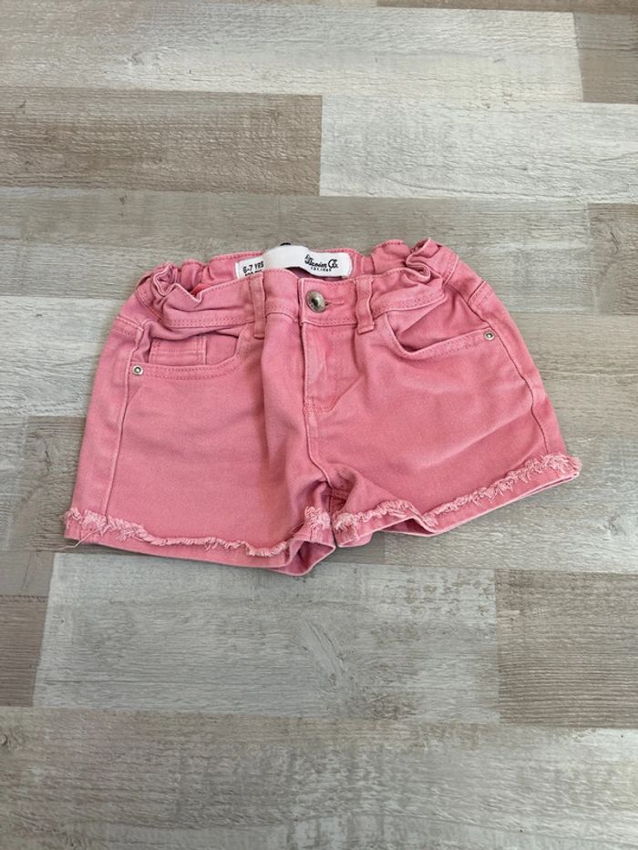 Short fille