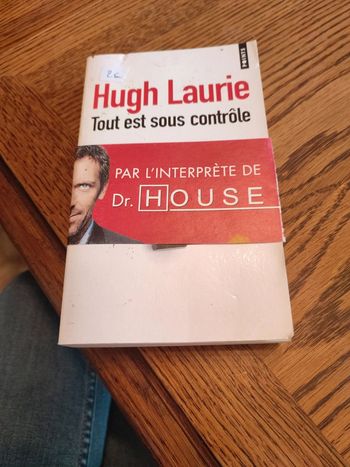 Livre Hugh Laurie tout est sous contrôle