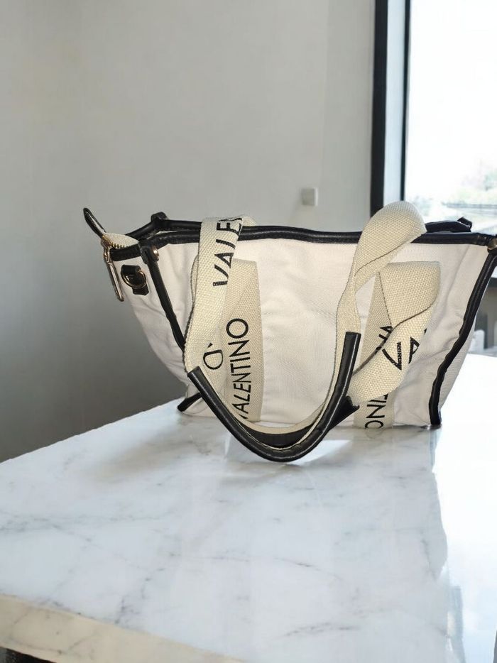 Sac Valentino Garavani - Cabas en toile blanche et cuir noir - photo numéro 3