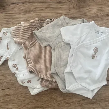 Lot de 4 bodies manche courtes