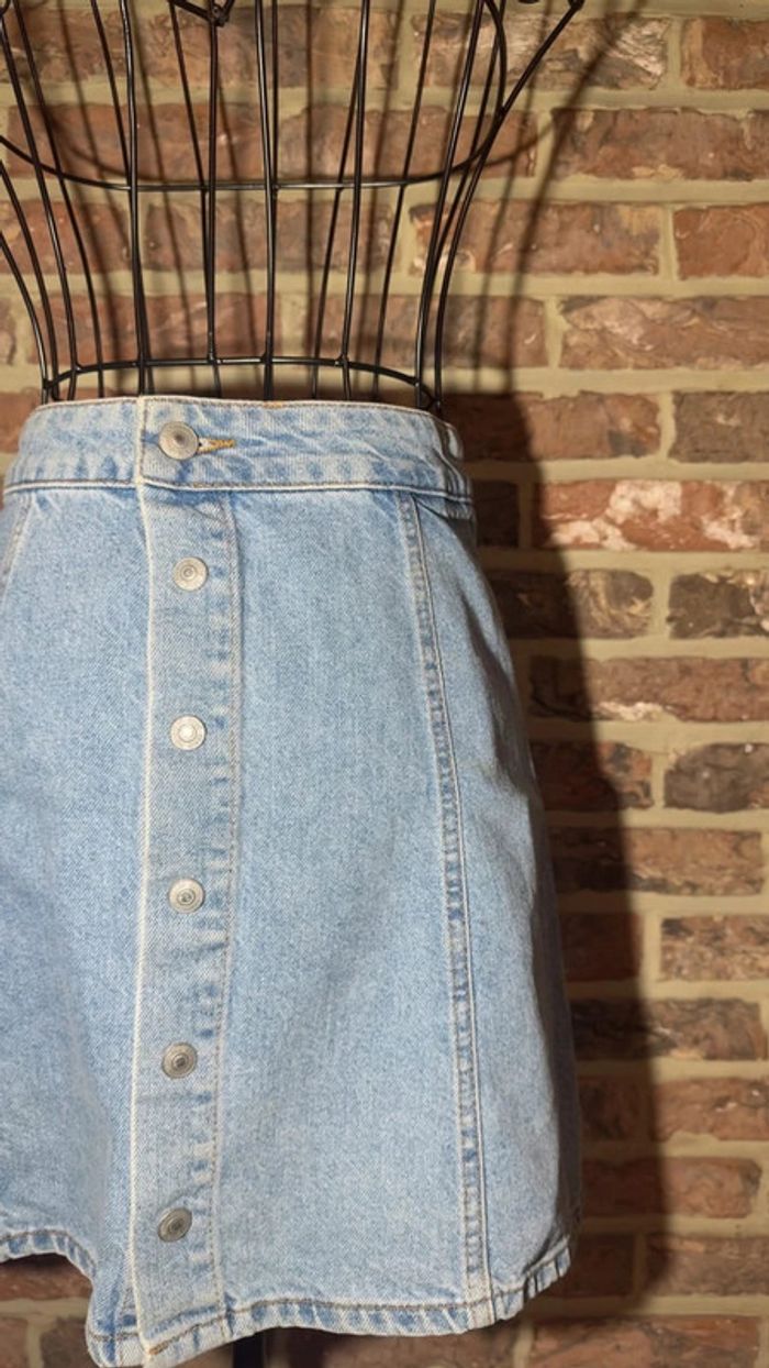Jupe en jeans bleu clair patineuse Pull and Bear Taille S / 36 - photo numéro 3