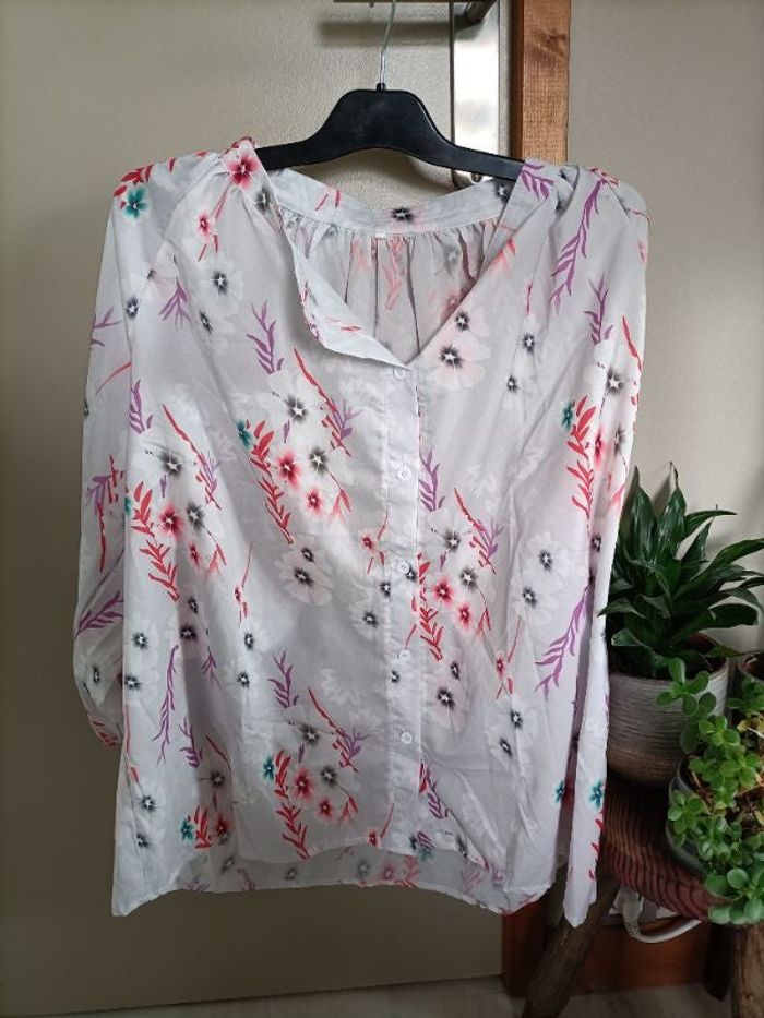 Tshirt gris à motif fleur multicolore