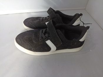 Basket noire et blanche taille 32