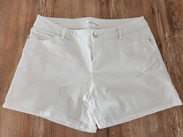 Short blanc promod taille 42 en excellent état coton et elasthane