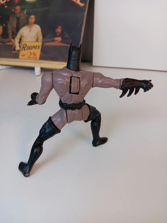 Figurine vintage articulée kenner 1994 batman gris et noir avec roulette au dos Taille 12cm - photo numéro 2
