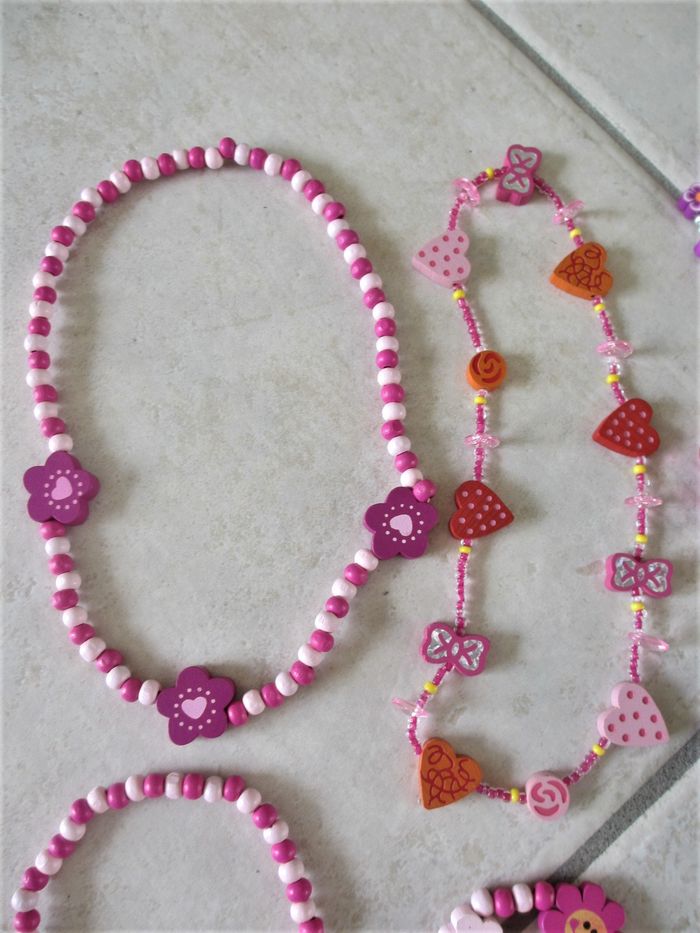Lot colliers, bracelets, chouchous ressort, bagues - photo numéro 3