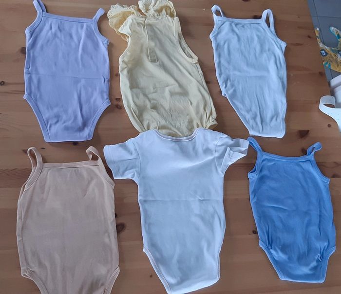 Lot de 7 bodys 12 mois - photo numéro 4