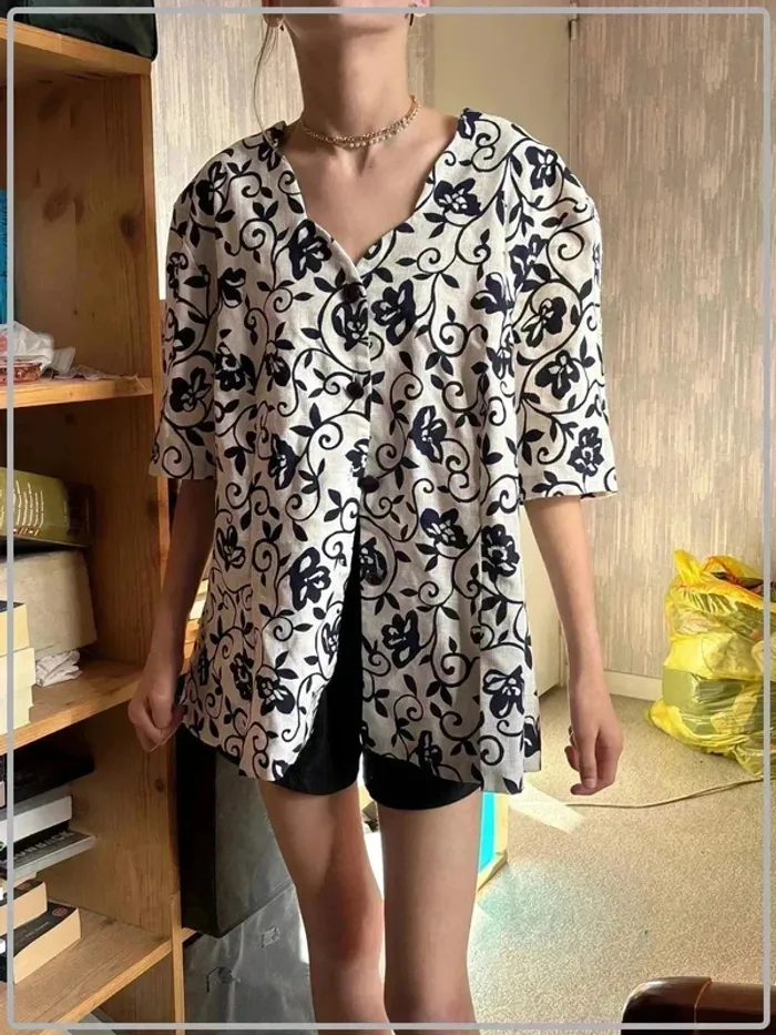 Chemise fleurie à épaulette taille 48
