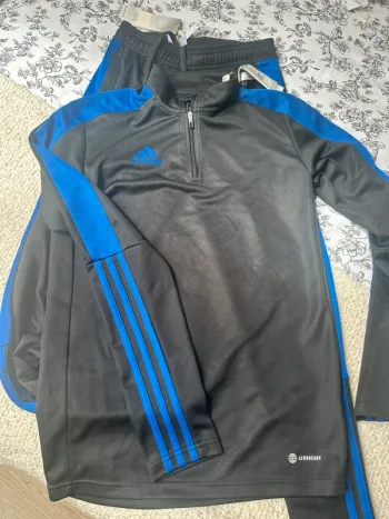 Survêtement adidas neuf XS