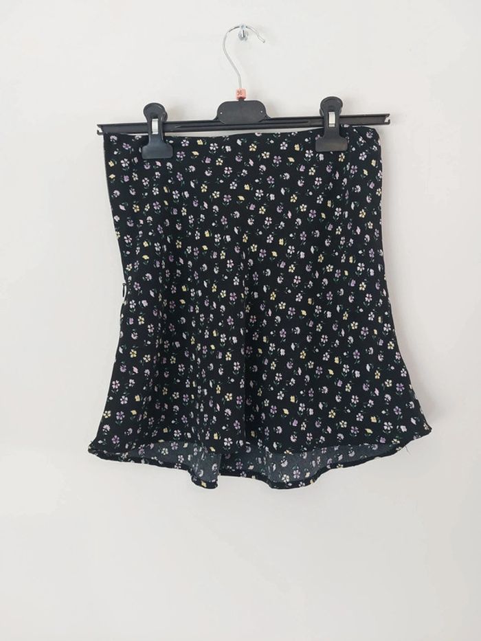Mini jupe noir motifs à fleur - photo numéro 3
