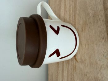 Mug en céramique, contenance de 325 ml avec couvercle