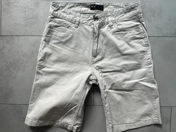 Short Oakley