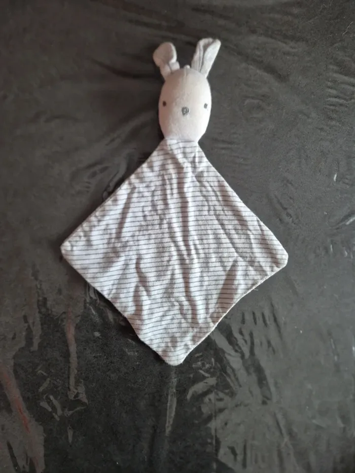 Peluche doudou lapin