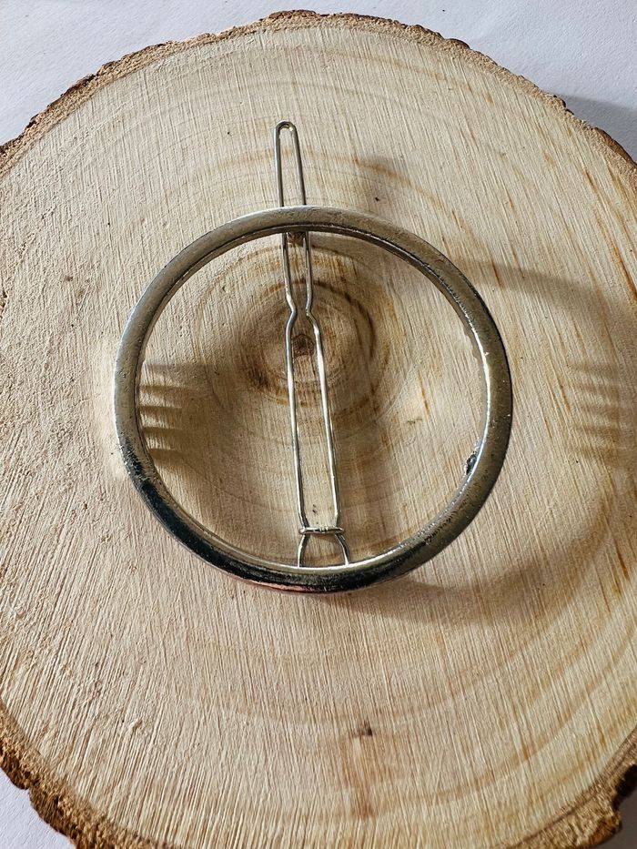 Broche à foulard ronde