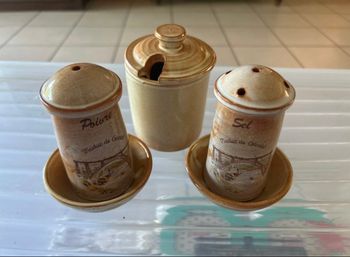 Lot salière poivrière sucrier 