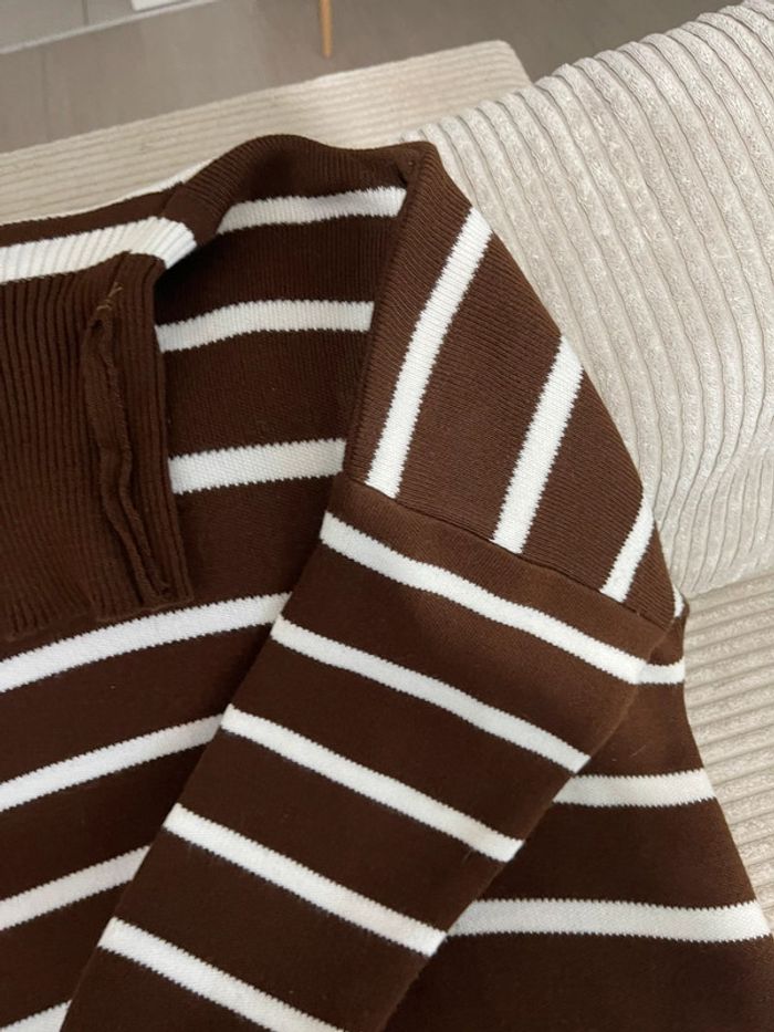 Pull col roulé marron bande blanche - photo numéro 7