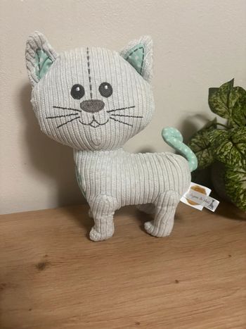 Doudou chat gris côtelé vert lazare le chat vulli