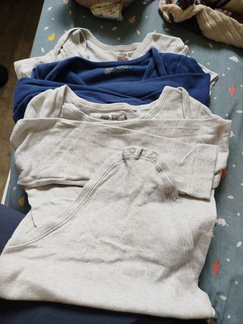 Bodys taille 7-8 ans