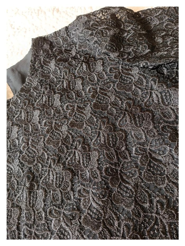 Haut noir en dentelle – chic et structuré, Lafayette Collection -- - photo numéro 2