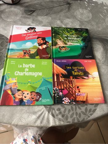 Très,  jolie   lots de 4 livres  Pour enfants Neuf