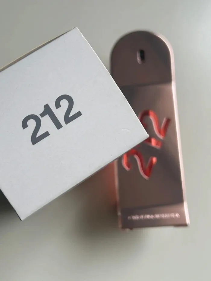 212 forever young Carolina Herrera 80ml neuf - photo numéro 6
