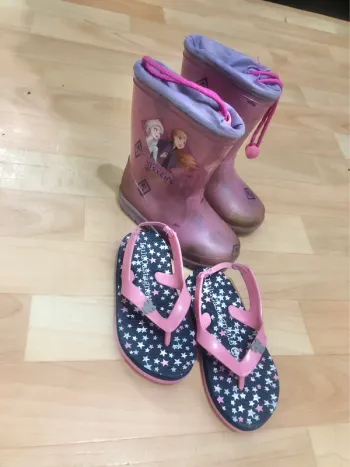Lot de sandales et bottes de pluie fille 24-25