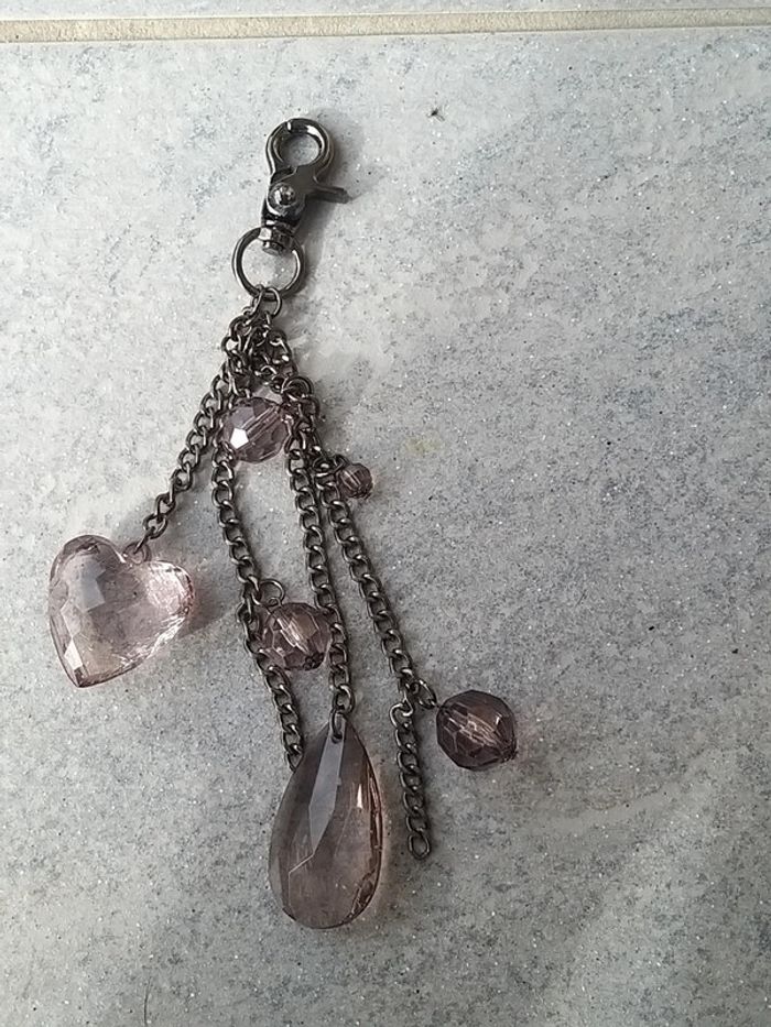 Porte clé argenté et pendentif coeur