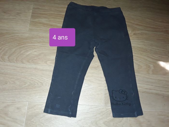 🔮 Leggings Hello Kitty en 4 ans 🔮