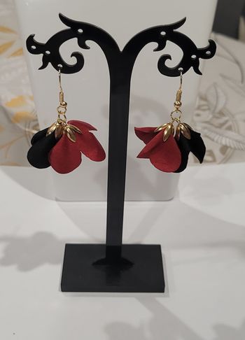 BOUCLES D'OREILLES BICOLORES FLEUR EN TISSU ROUGE NOIR ! NEUF!