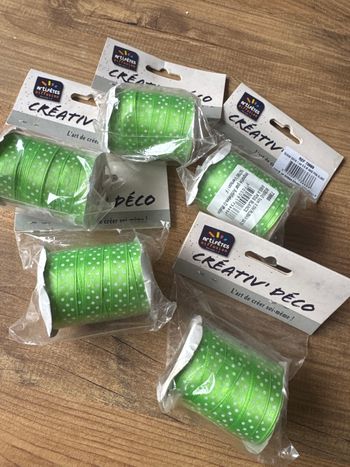 Lot de 5 bobines ruban vert à pois blanc