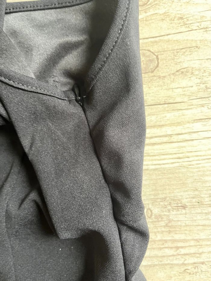 Robe noire au dessus du genou - photo numéro 3