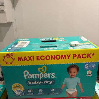 Pampers baby dry t5 contenance 94 couches