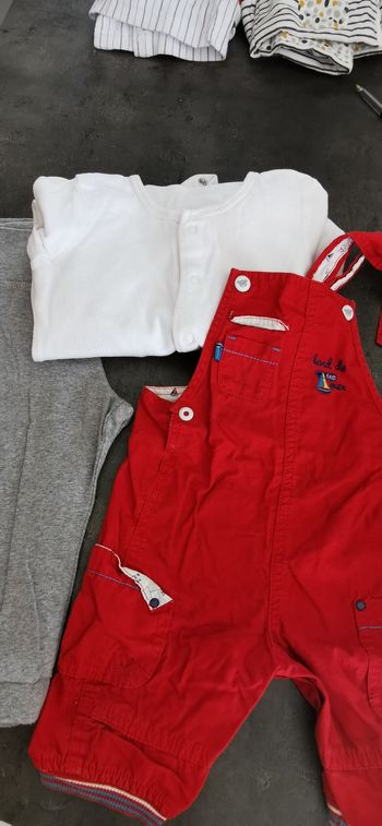 Lot vêtements taille 12 mois