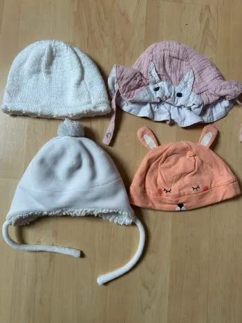 4 bonnets