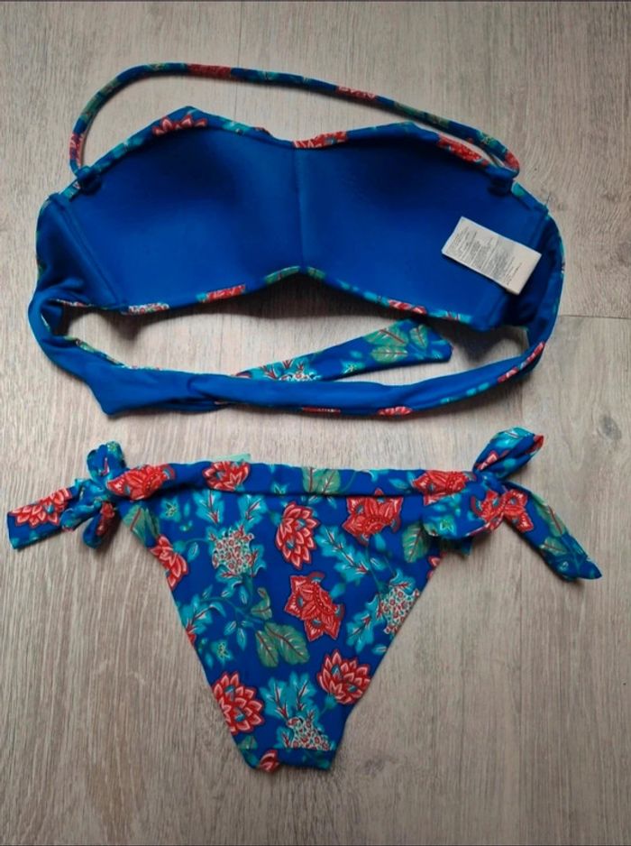 Maillot de bain bikini 2 pièces Calzedonia bleu et rouge avec fleurs - photo numéro 4