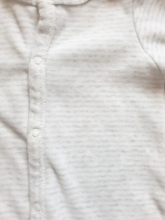 Pyjama gris et blanc rayé. Garçon 3 mois. Marque Tex - photo numéro 2