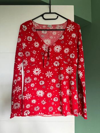 Blouse t-shirt manches longues rouge fleurs