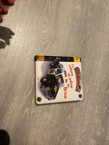 La voiture de police de Brice