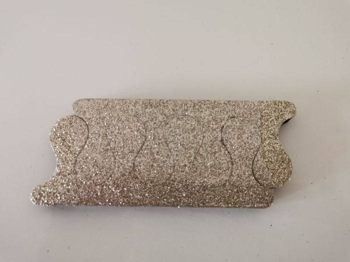 Séparateur d'orteils doré