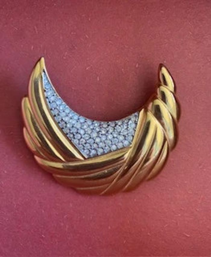 Broche vintage lune en métal doré et strass argenté - photo numéro 3
