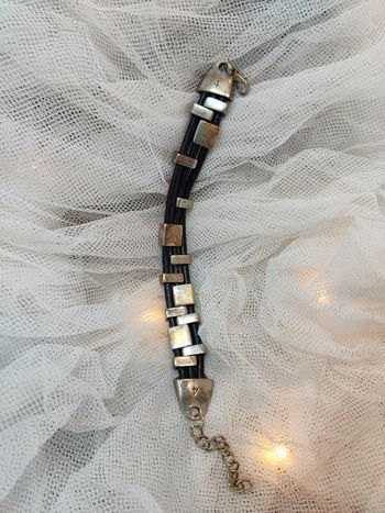 Bracelet en cuir et métal
